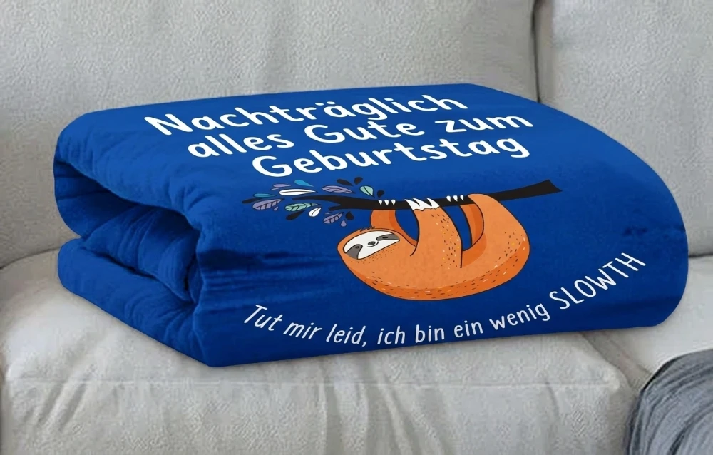 Eine kuschelige Fotodecke mit Urlaubserinnerungen, ideal als personalisiertes nachträgliches Fotogeschenk von MEINFOTO