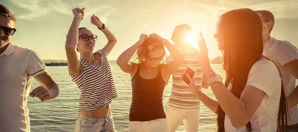 Spontane Schnappschüsse setzen verspielte Akzente in deiner Urlaubs-Fotoreihe