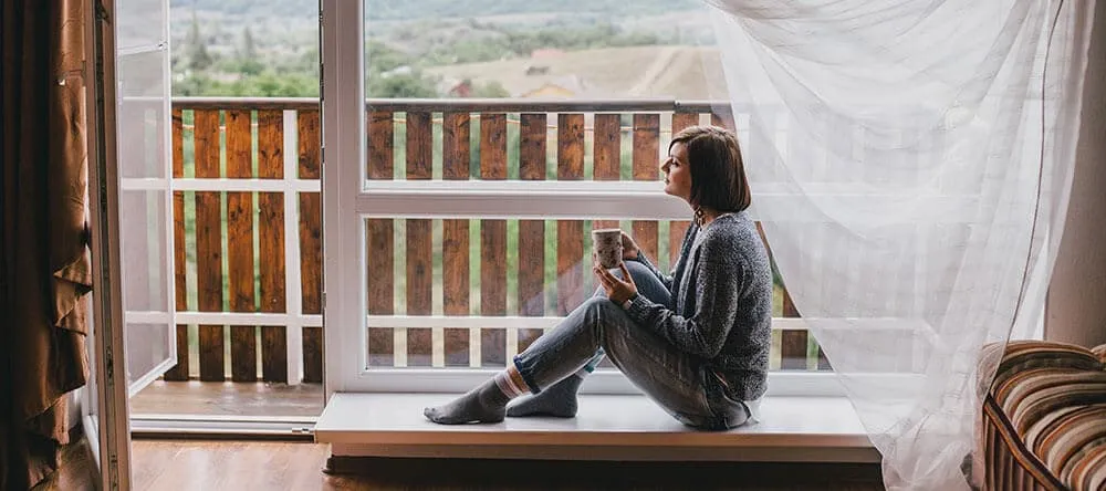 Holzboden auf dem Balkon ist schön, braucht aber mehr Pflege