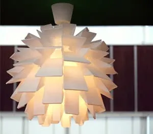 Lampe als Dekor in geometrischer Form
