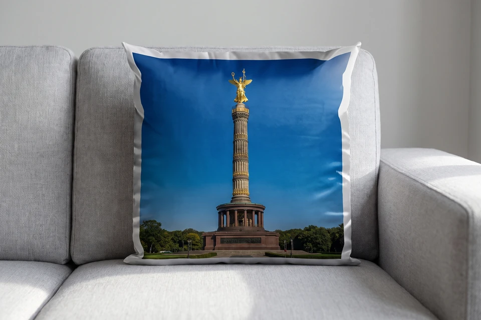 Fotokissen mit der Siegessäule vor blauem Himmel