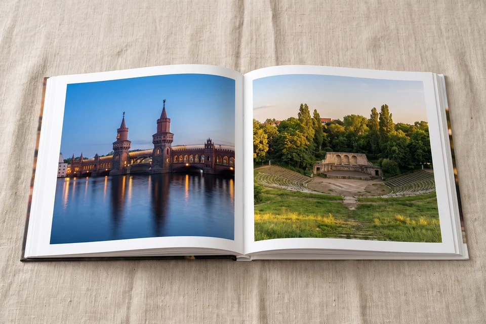 Fotobuch mit dem Spreeufer am Abend und dem Mauerpark im Sommer