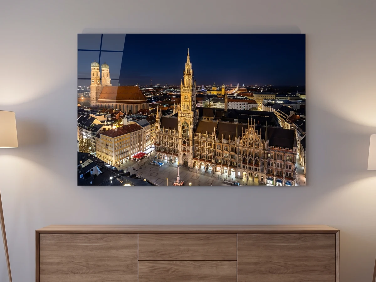 Acrylglasbild mit dem beleuchteten Neuen Rathaus im Wohnzimmer