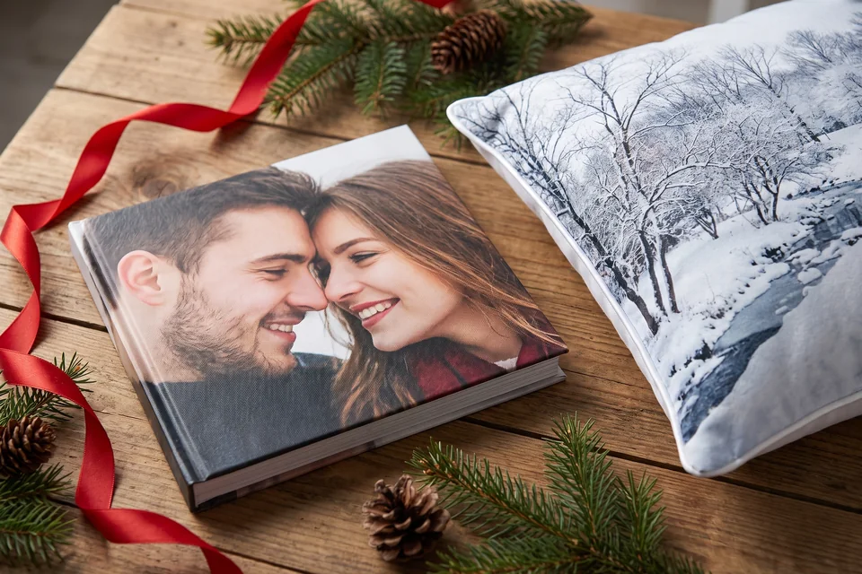 Fotobuch und Fotokissen als Geschenk für die Freundin