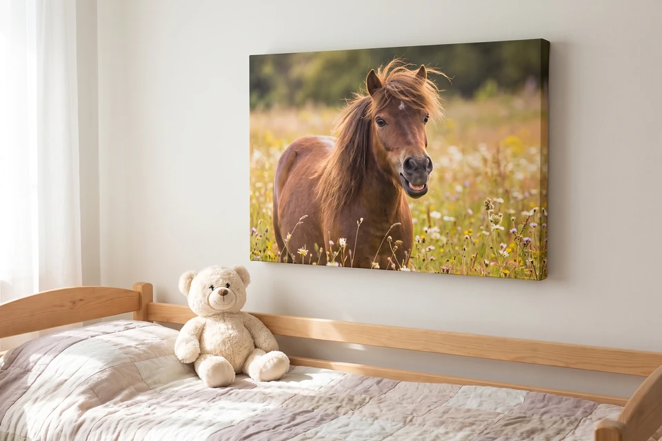 Leinwand mit Tierfoto in einem Kinderzimmer