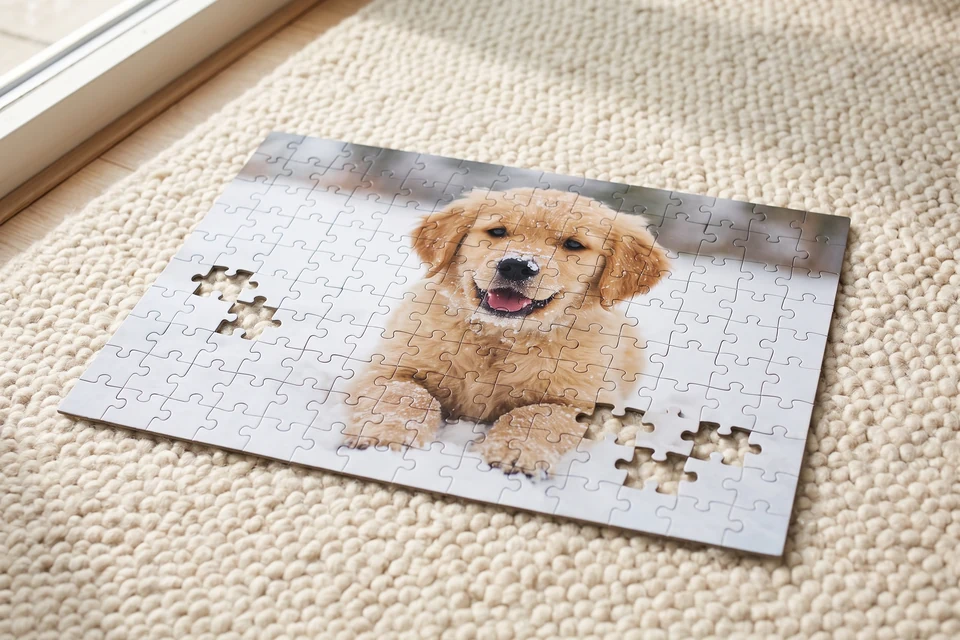 Fotopuzzle mit Hundefoto auf einem Teppich