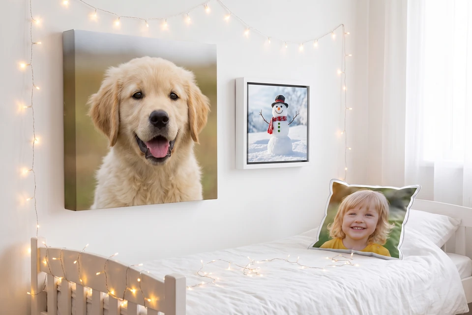Kinderzimmer mit Leinwand und Foto im Schattenfugenrahmen