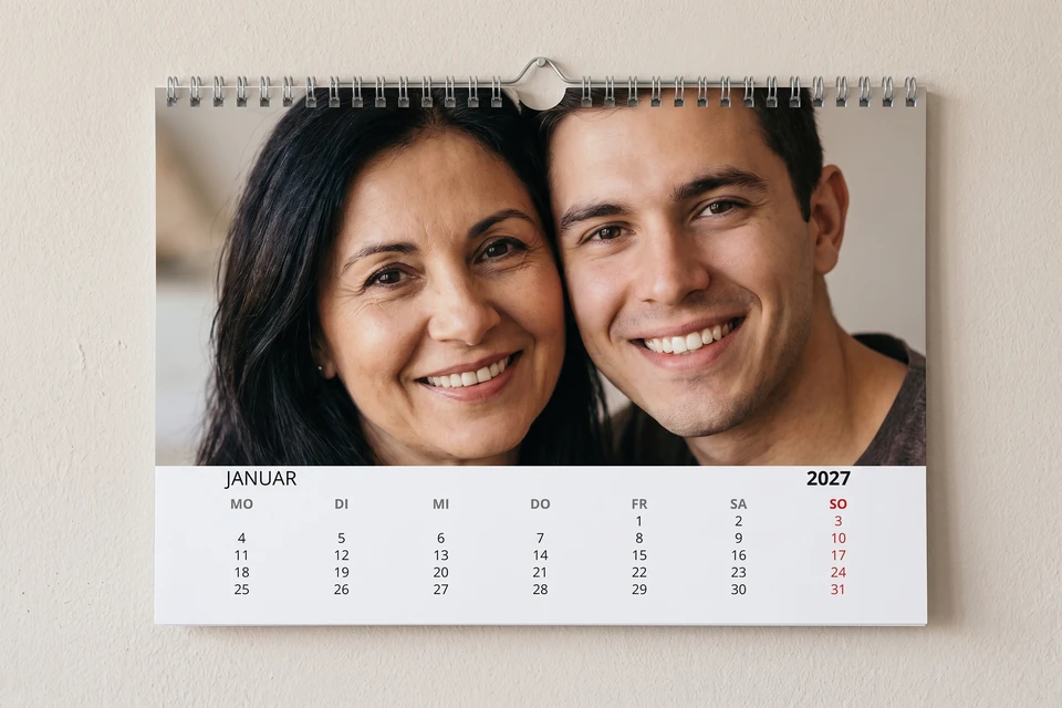 Wandkalender mit Foto von Mutter und Sohn