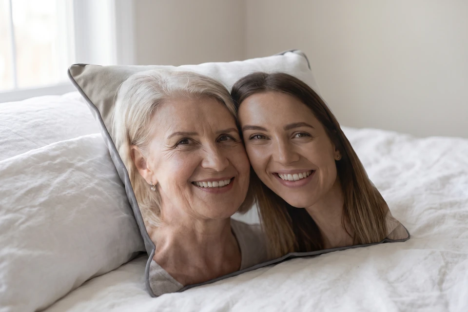 Fotokissen mit Foto von Oma und Enkelin
