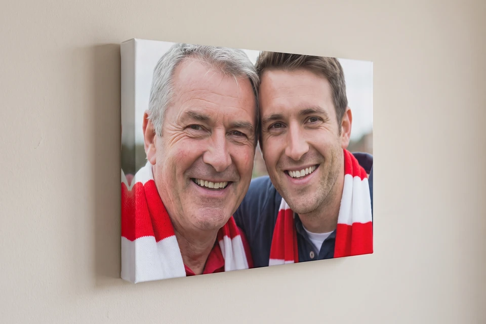 Leinwand mit Foto von Vater und Sohn in Fanschals