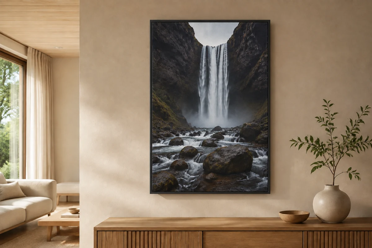 Leinwand 90 x 60 cm im Premium-Schattenfugenrahmen an der Wand