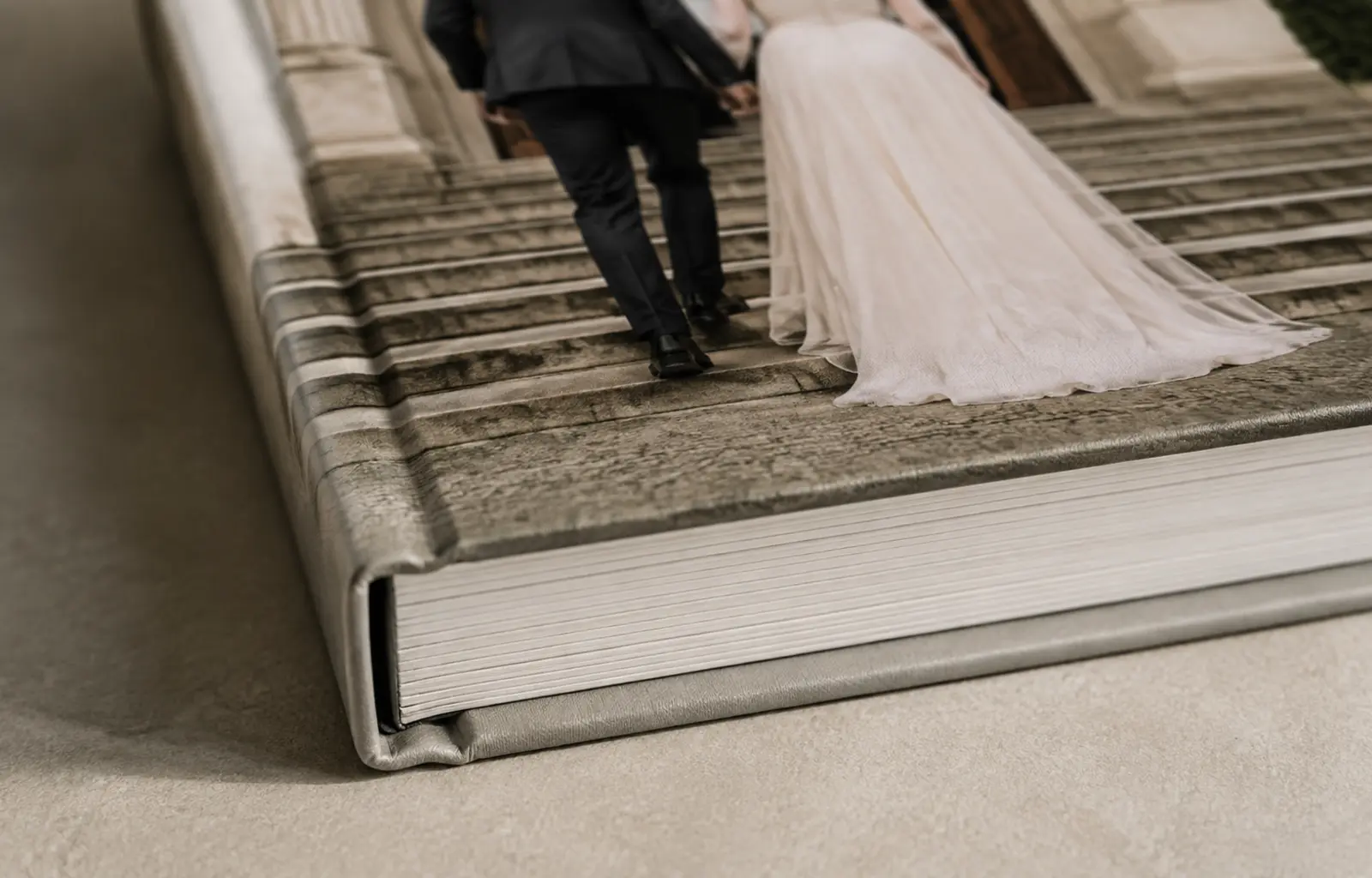 Einband und Bindung eines Fotobuchs Hardcover