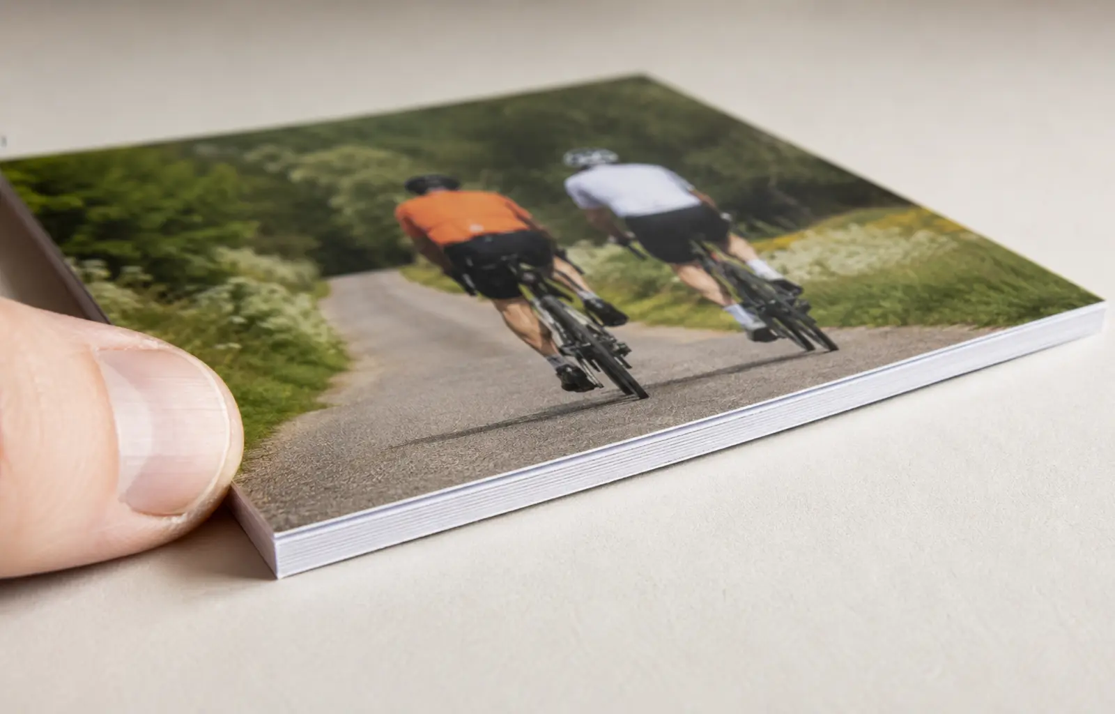 Einband und Bindung eines Fotobuchs 10 x 10 cm