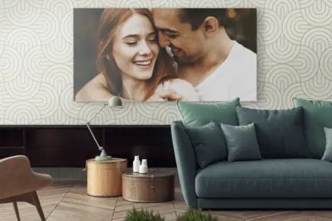 Panorama-Leinwand in elegantem Interieur